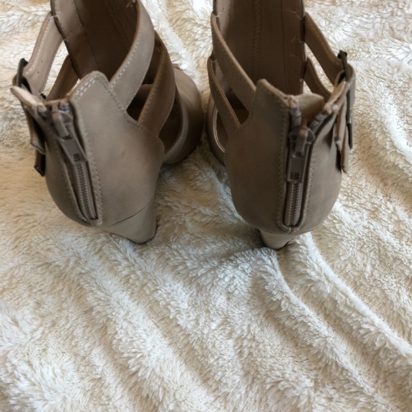 🌸Cute tan heels🌸 - Picture 6 of 6